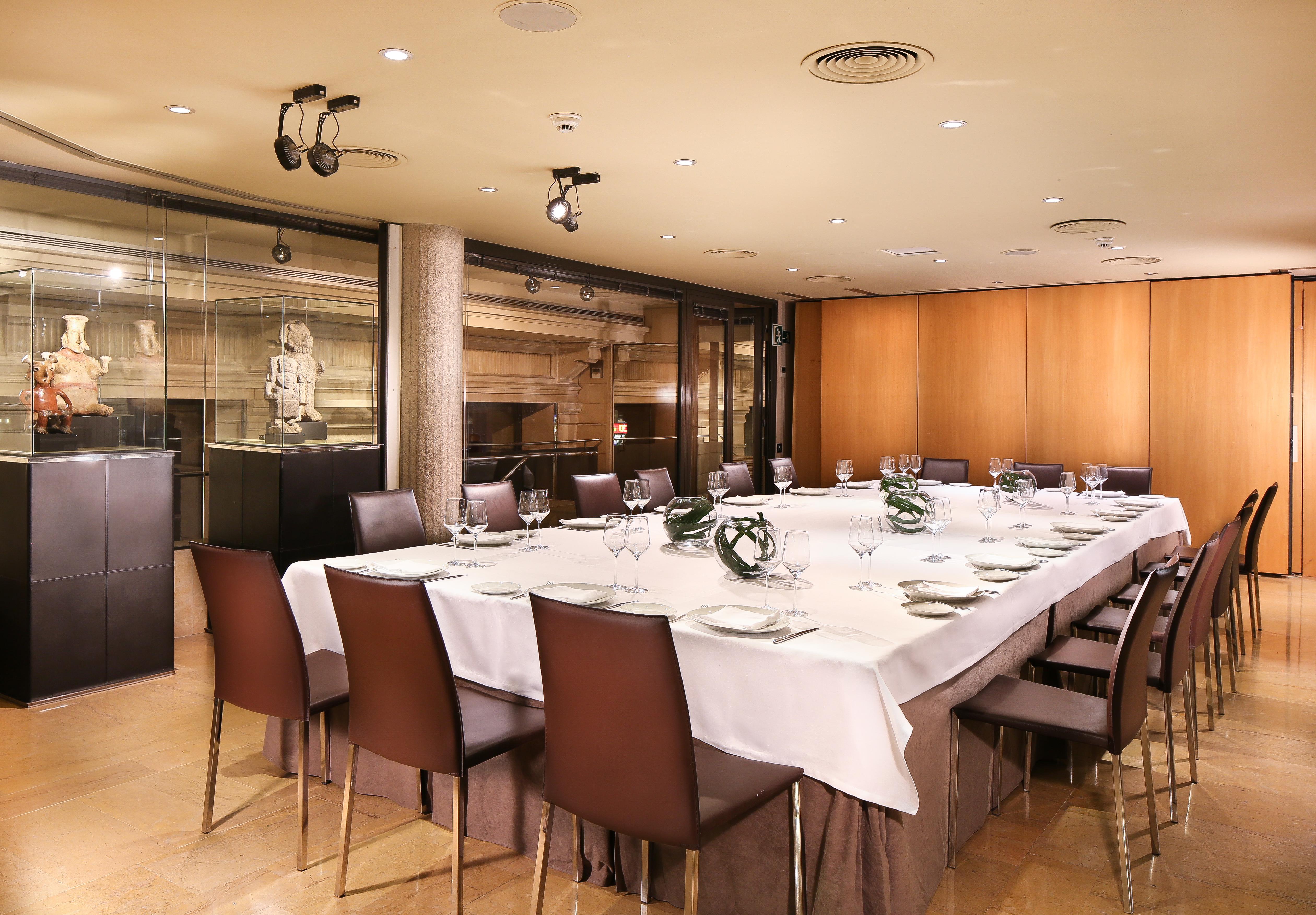 Hotel Claris & Gl, A Small Luxury Of The World