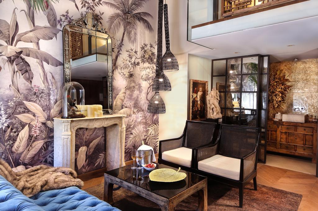 Claris & Gl, A Small Luxury Of The World