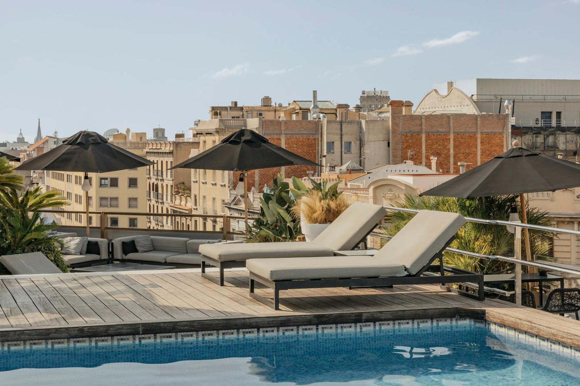 Claris & Gl, A Small Luxury Of The World Hotel